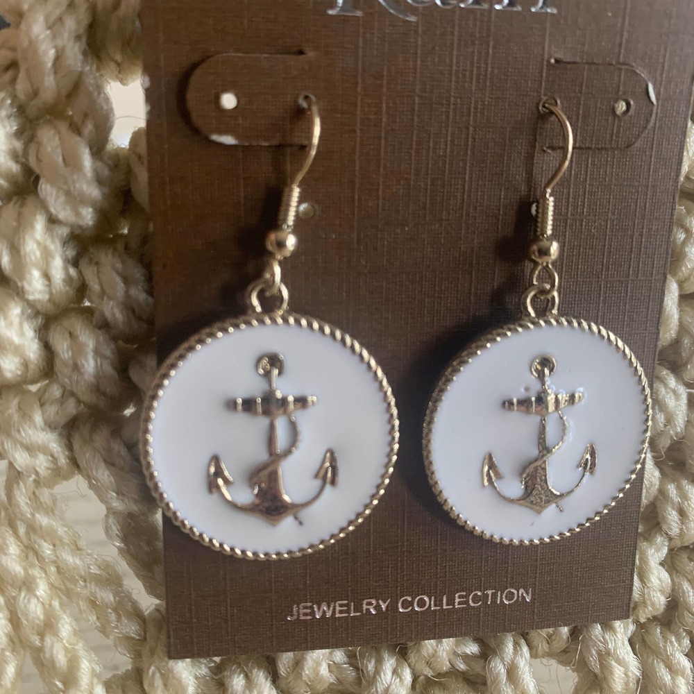 Rain white & gold anchor earrings NWT